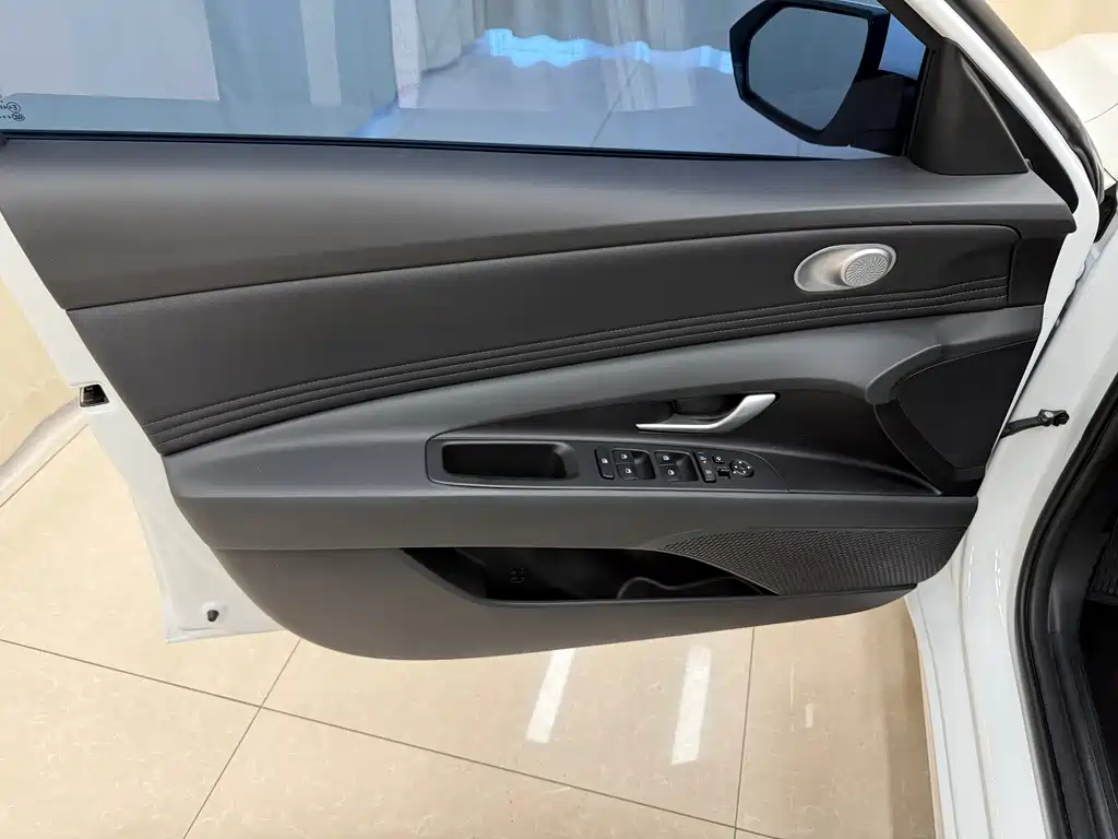 Hyundai Elantra 2024