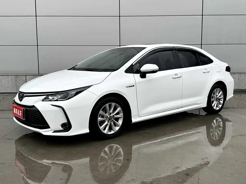 Toyota Corolla 2023 — фото 1