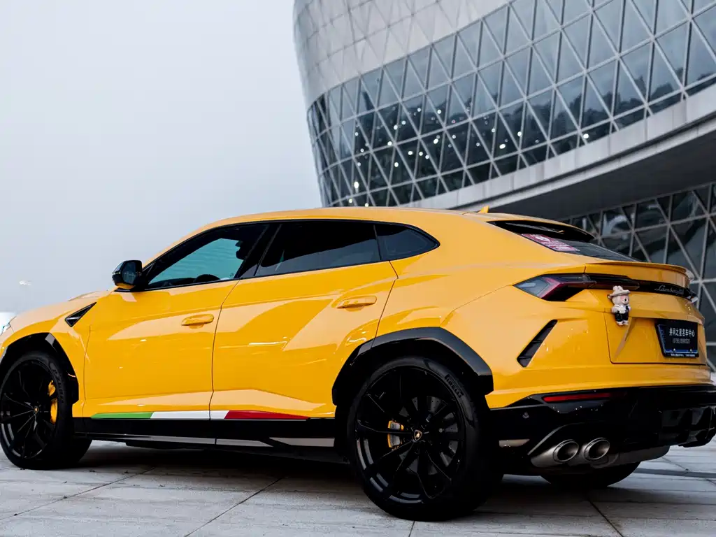 Lamborghini Urus 2023 — фото 9