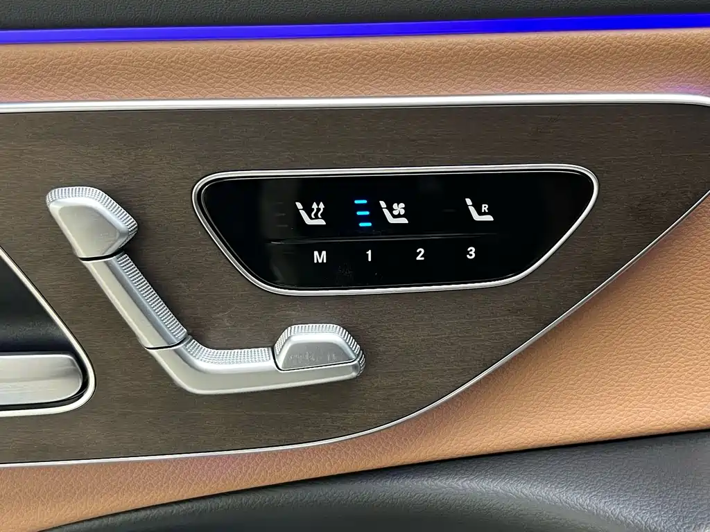 Mercedes-Benz E-Class 2025 — фото 18