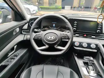 Hyundai Elantra 2024