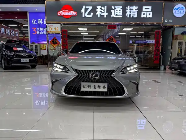 Lexus ES 2022