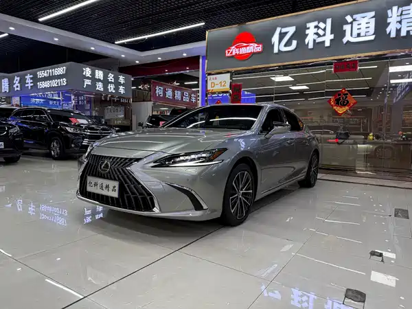 Lexus ES 2022