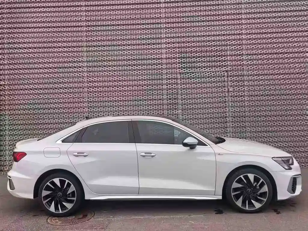 Audi A3 2024 — фото 12