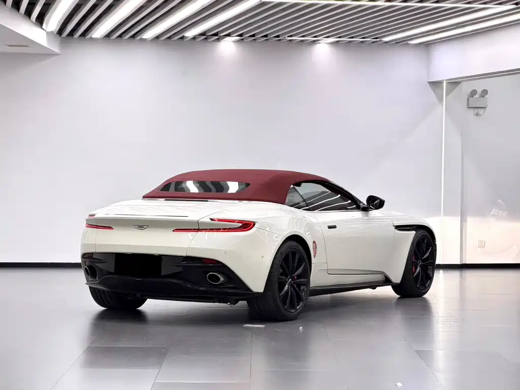 Aston Martin DB11 2019 — фото 3