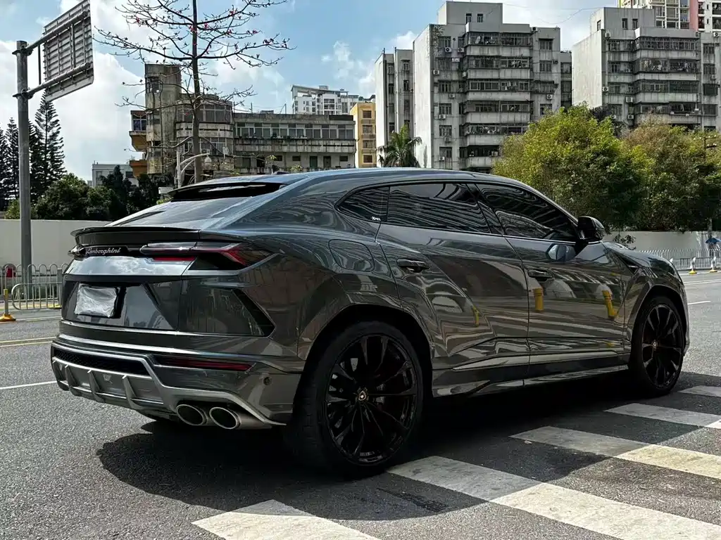 Lamborghini Urus 2021