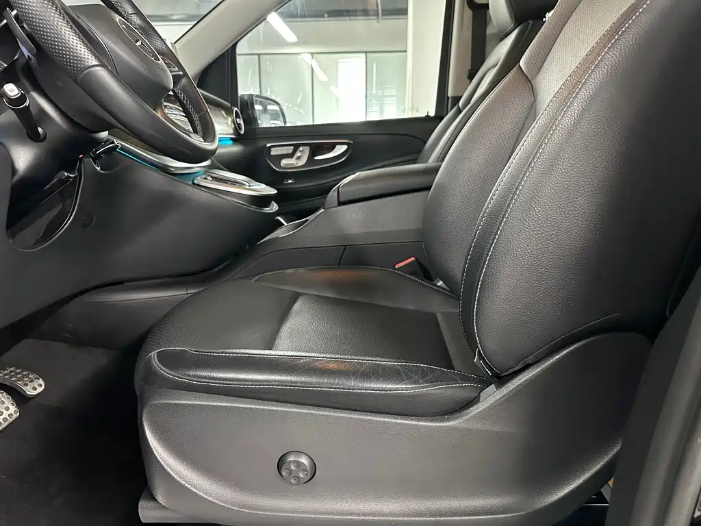 Mercedes-Benz V-Class 2022 — фото 10