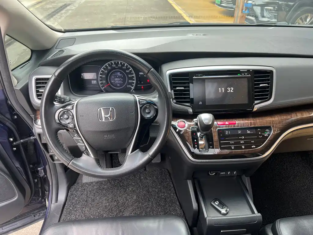 Honda Odyssey 2015 — фото 6