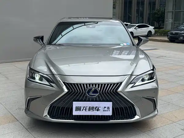 Lexus ES 2020