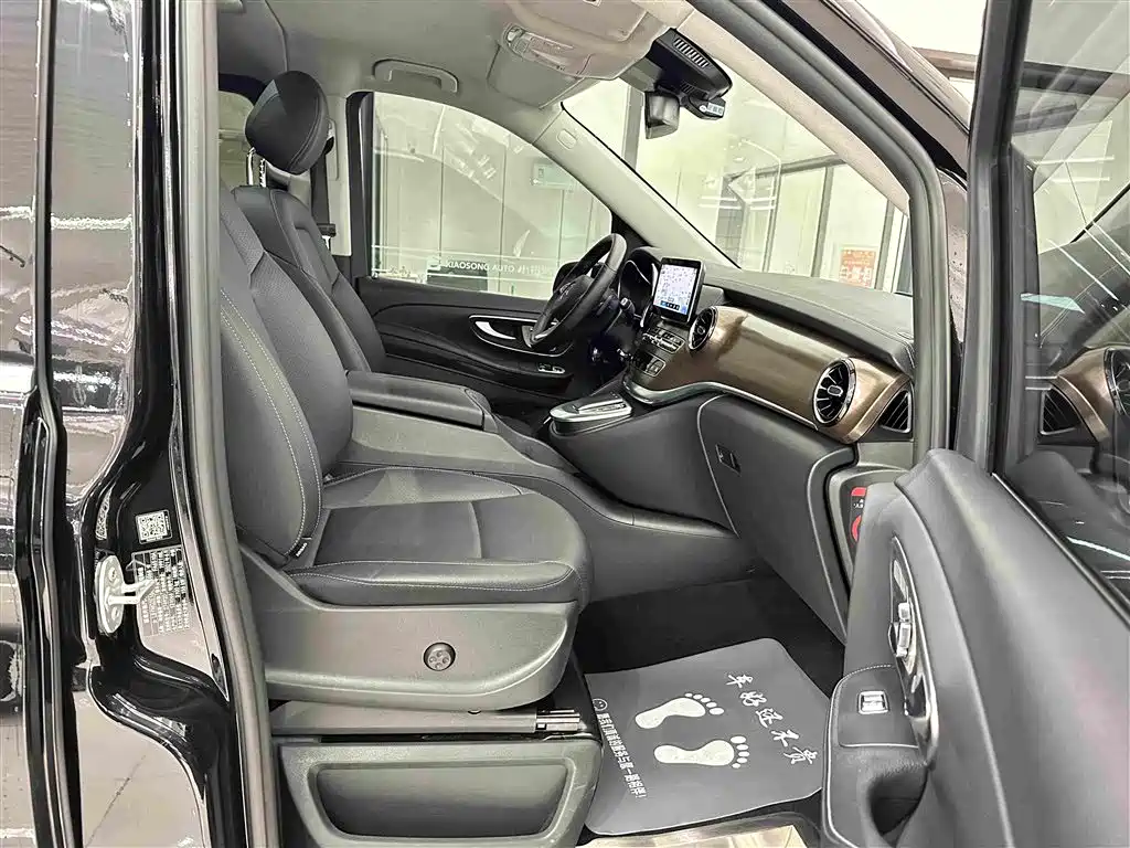 Mercedes-Benz V-Class 2021 — фото 27