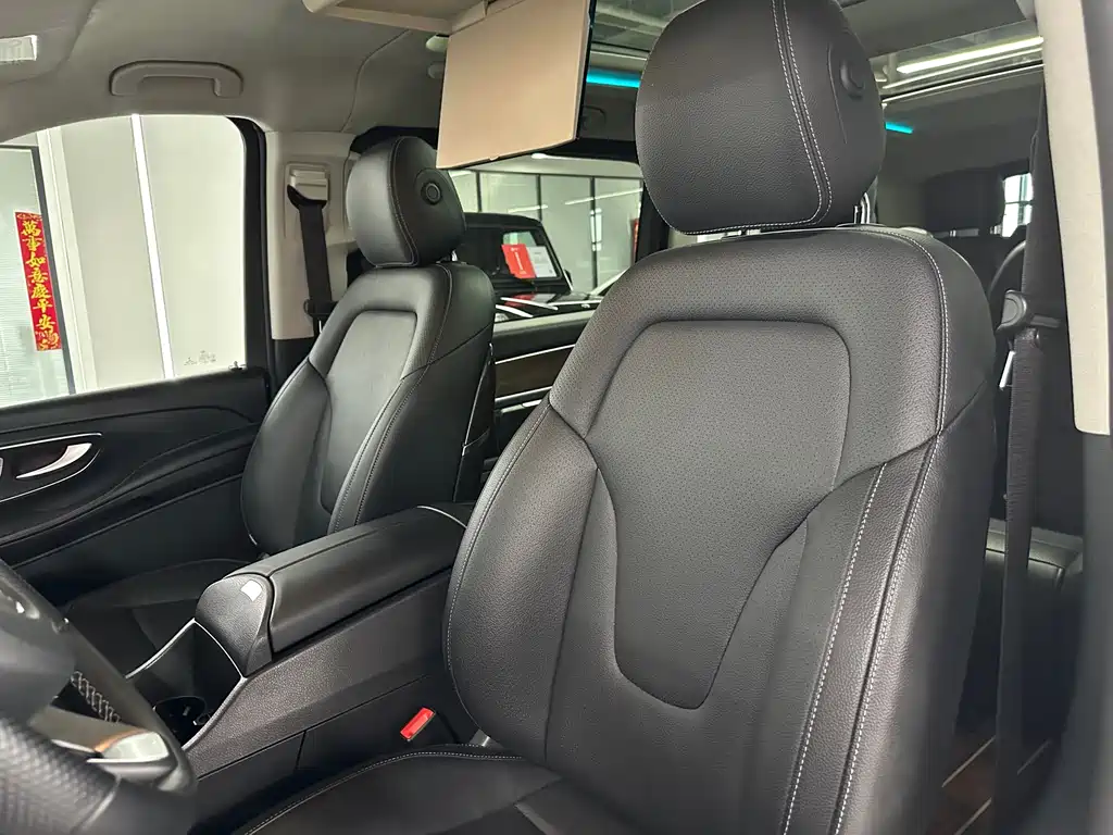 Mercedes-Benz V-Class 2022 — фото 11