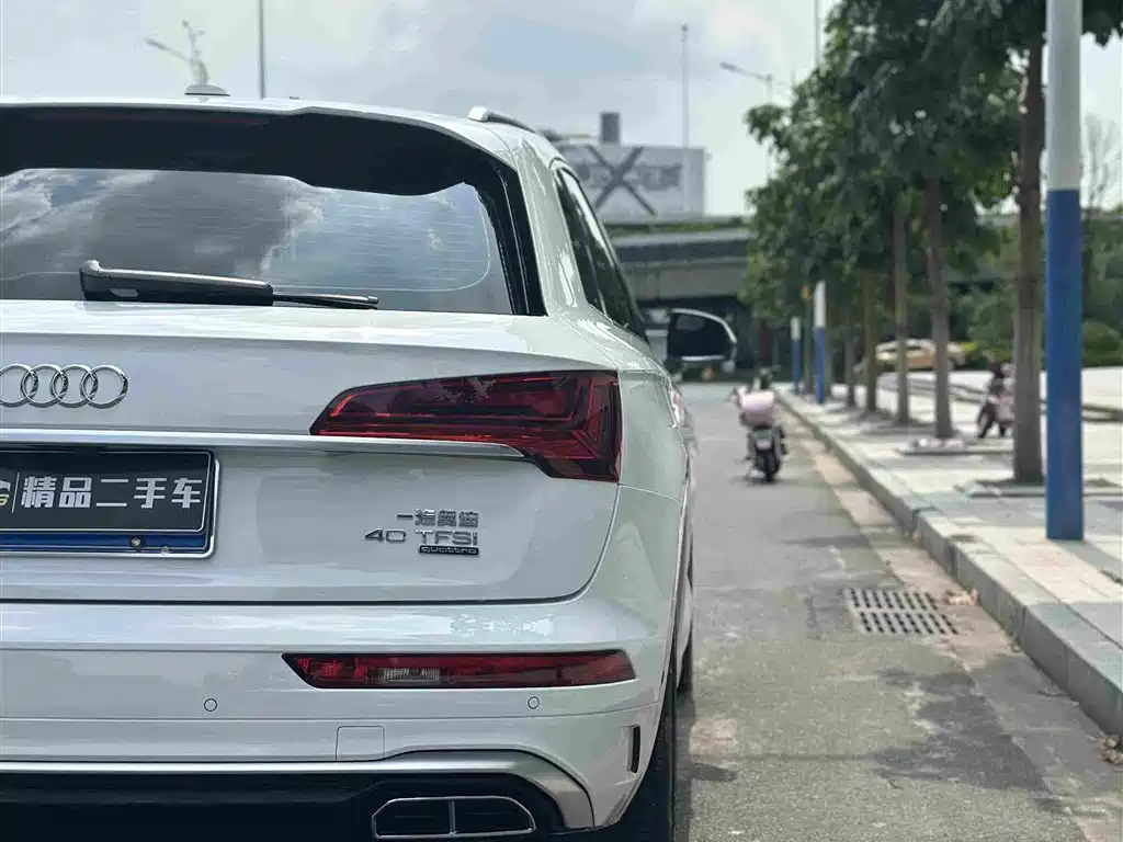 Audi Q5L 2021 — фото 11