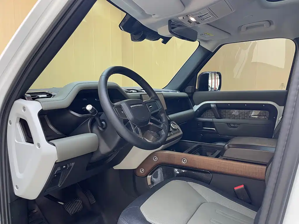 Land Rover Defender 2022 — фото 10