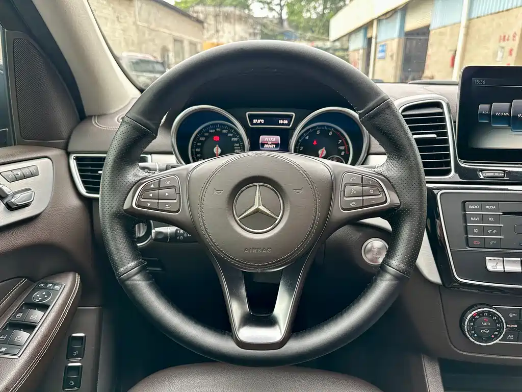 Mercedes-Benz GLS 2016 — фото 13