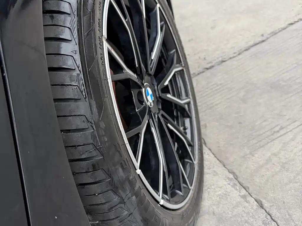 BMW 5 Series 2017 — фото 15