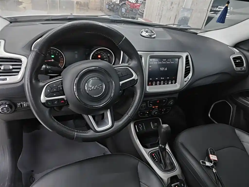 Jeep Compass 2019 — фото 10