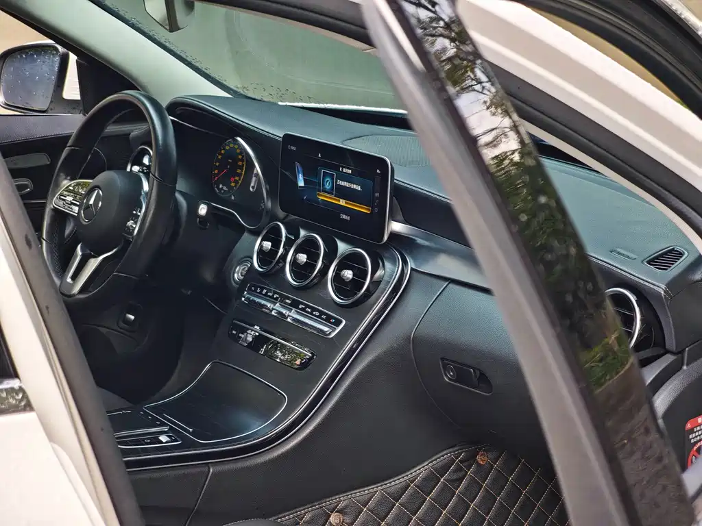Mercedes-Benz C-Class 2019 — фото 10