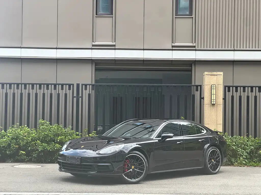 Porsche Panamera 2018 — фото 1