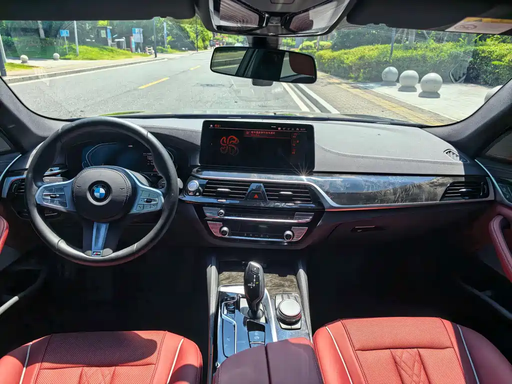 BMW 5 Series 2023 — фото 10