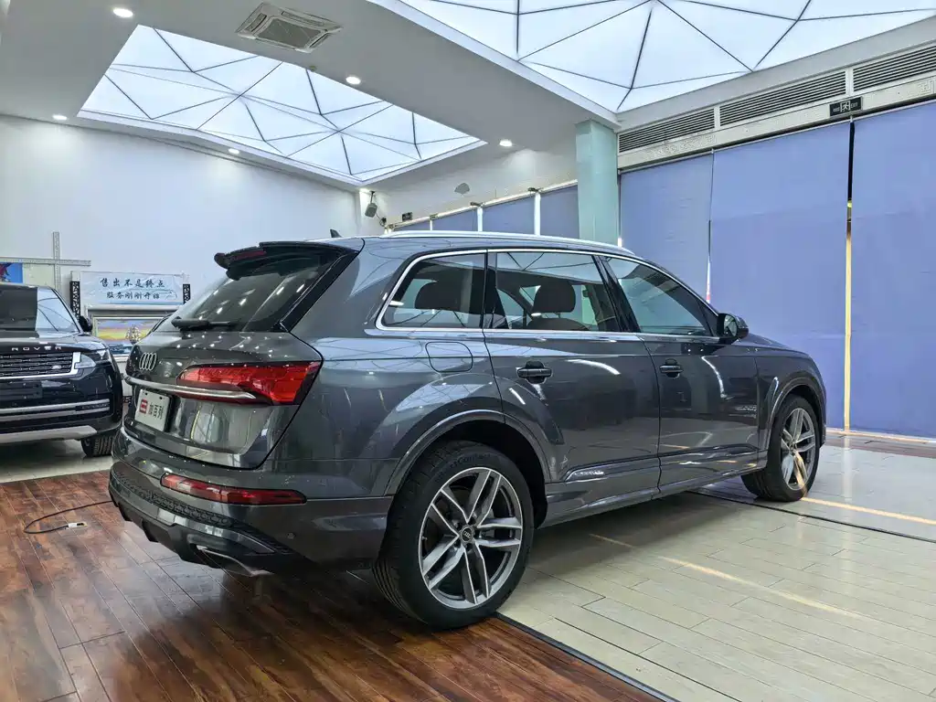 Audi Q7 — фото 15