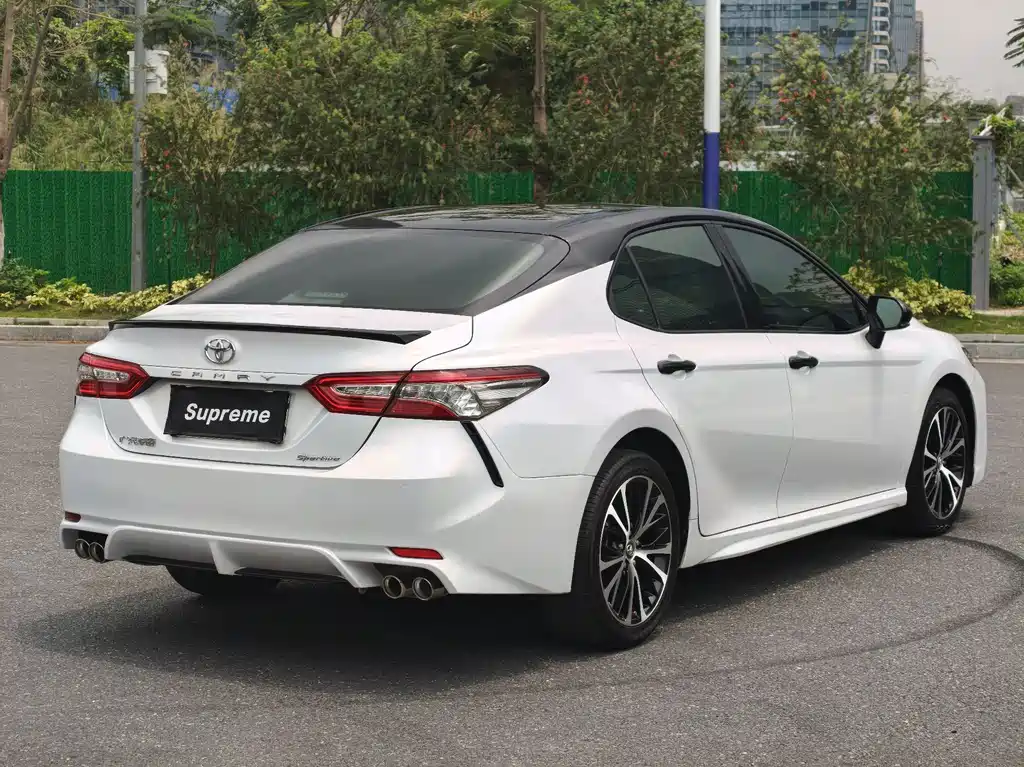 Toyota Camry 2020 — фото 8