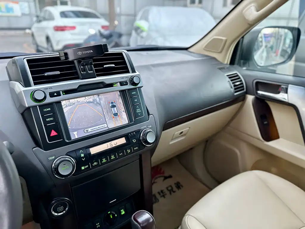 Toyota Prado 2015 — фото 27