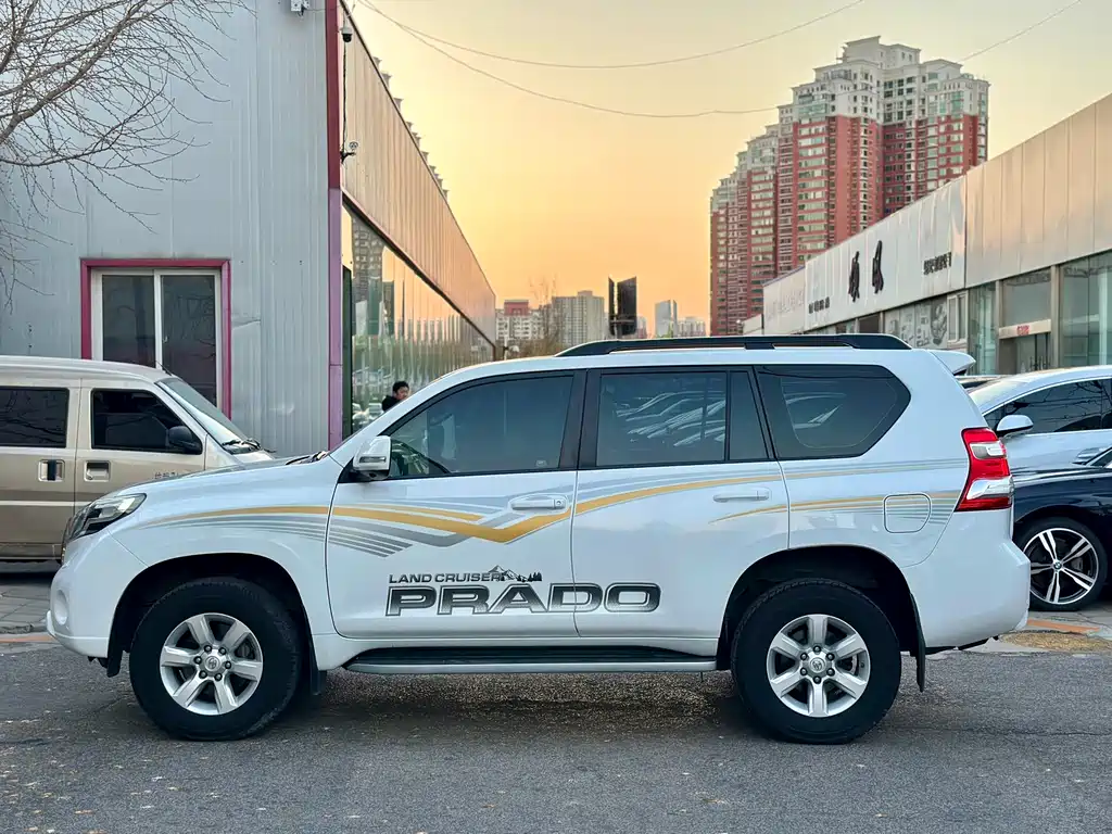Toyota Prado 2015 — фото 10