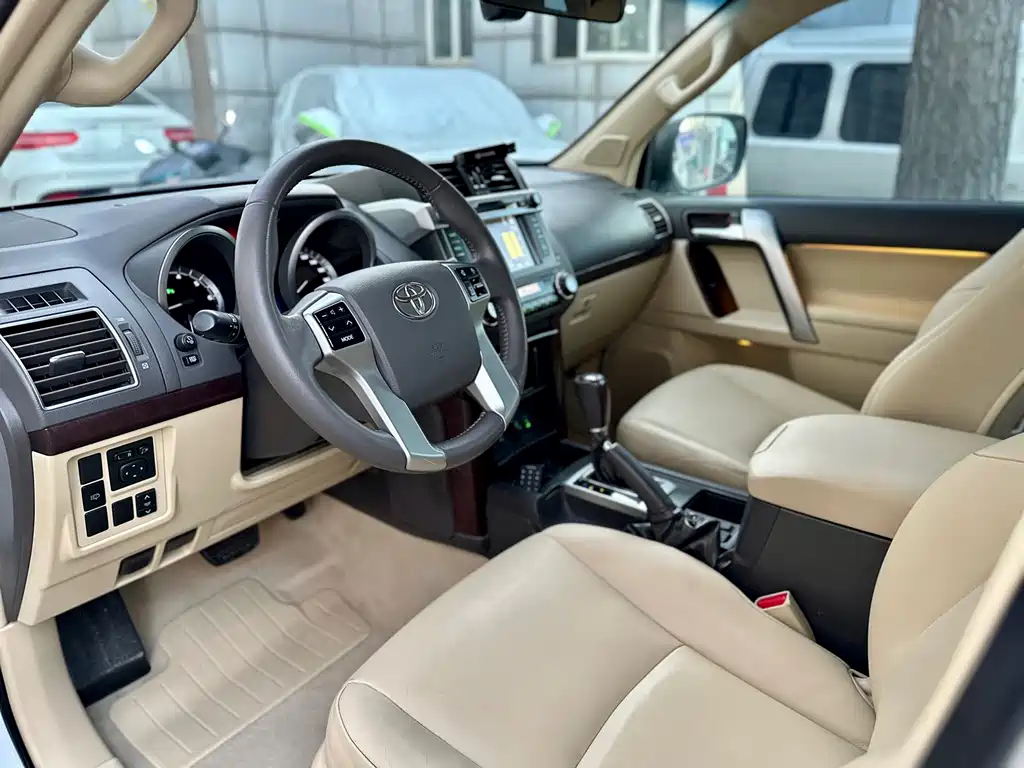 Toyota Prado 2015 — фото 17
