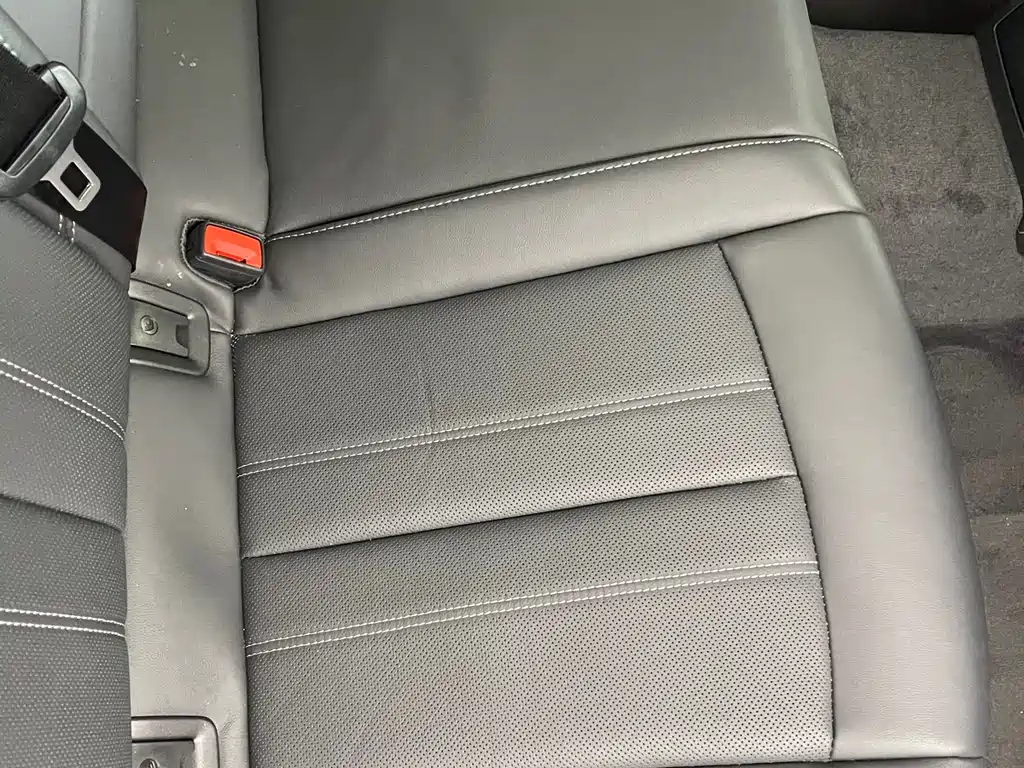 Audi A4L 2023 — фото 25