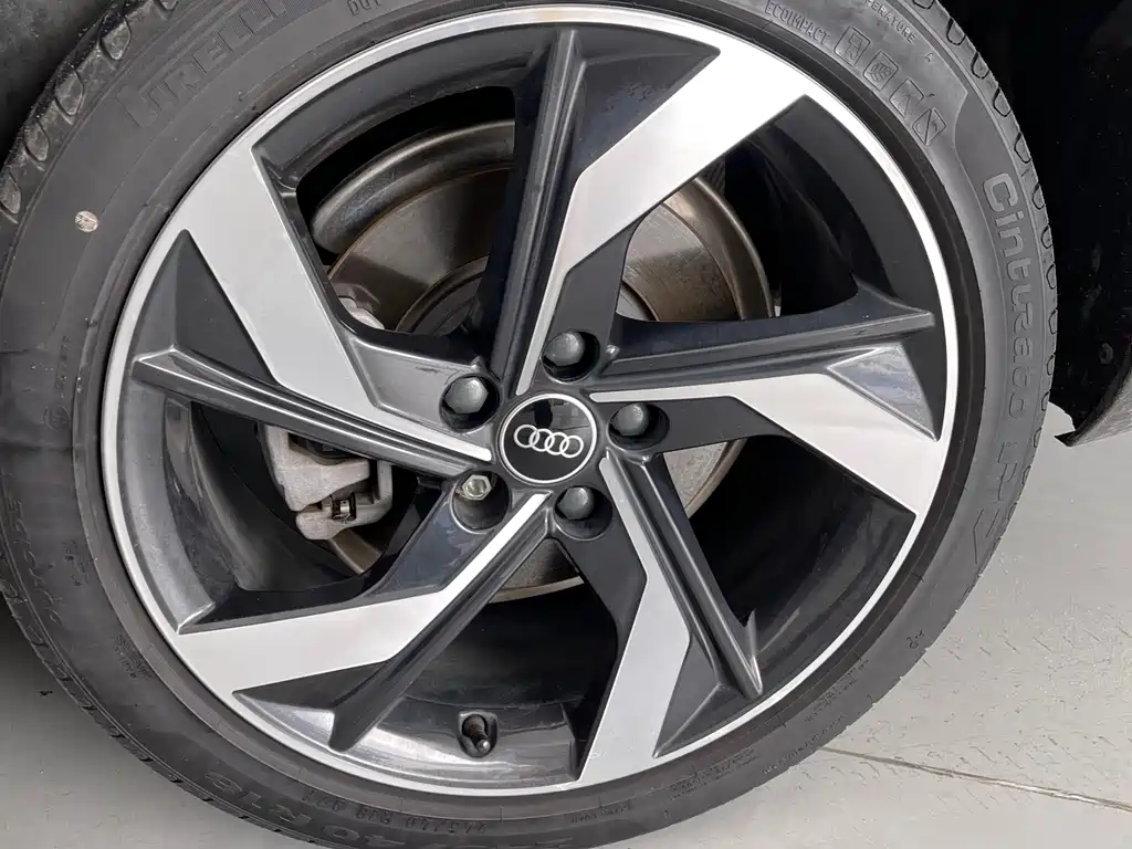 Audi A4L 2023 — фото 11
