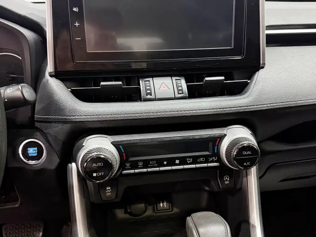 Toyota RAV4 2019 — фото 10