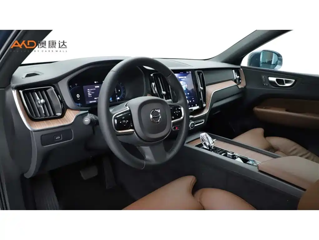 Volvo XC60 2023 — фото 6