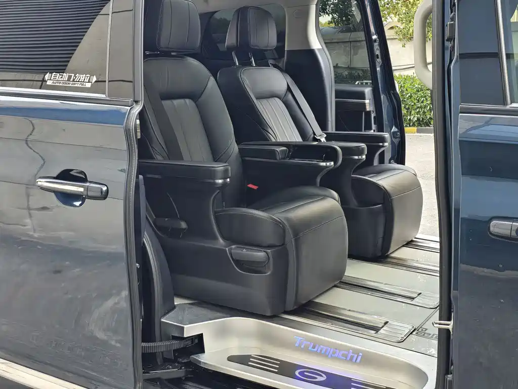 GAC Motor Trumpchi M8 2019 — фото 11