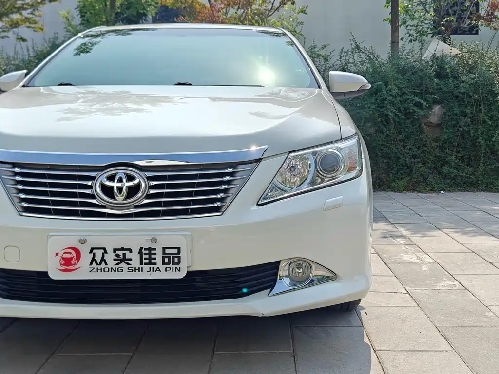 Toyota Camry 2014 — фото 29