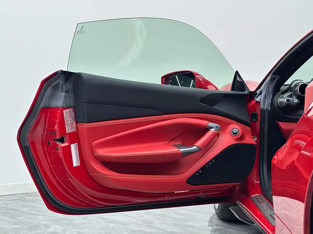 Ferrari F8 2022 — фото 15