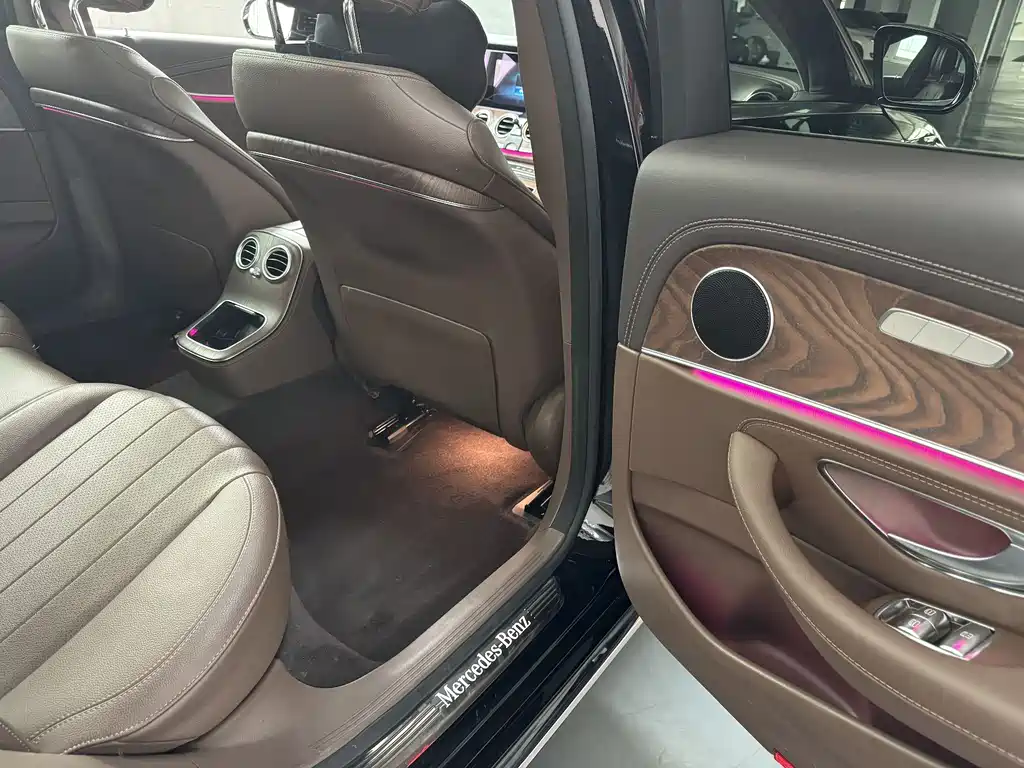 Mercedes-Benz E-Class 2023 — фото 9