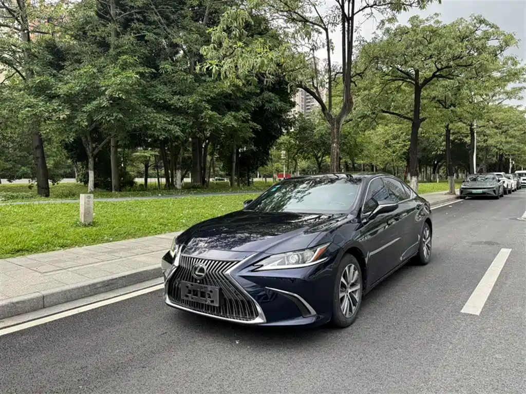 Lexus ES 2019 — фото 2
