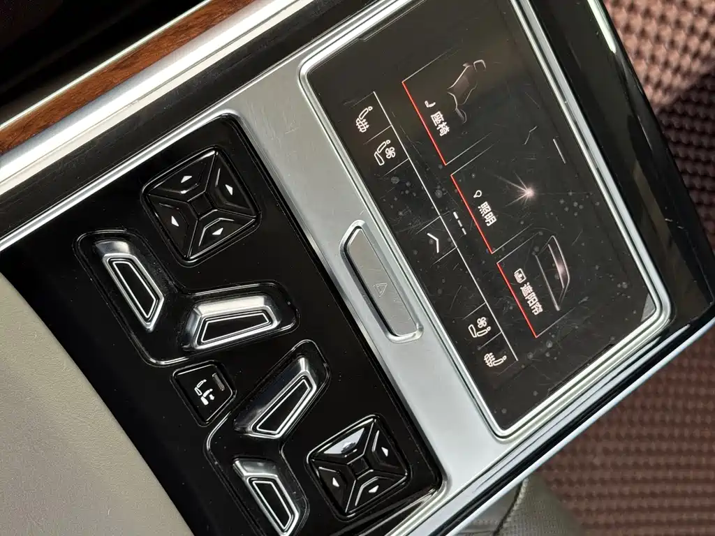 Audi A8 2020 — фото 17