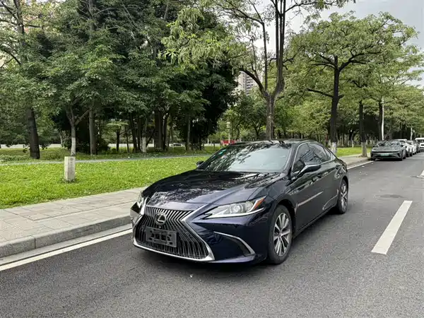 Lexus ES 2018