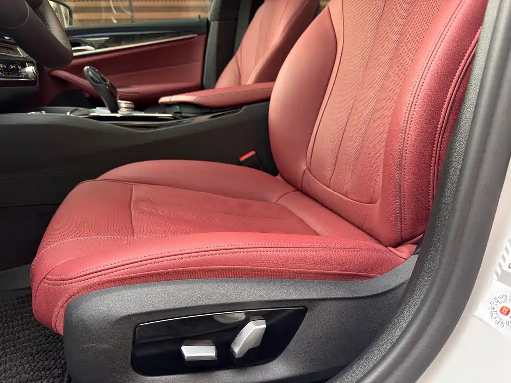 BMW 5 Series 2019 — фото 17