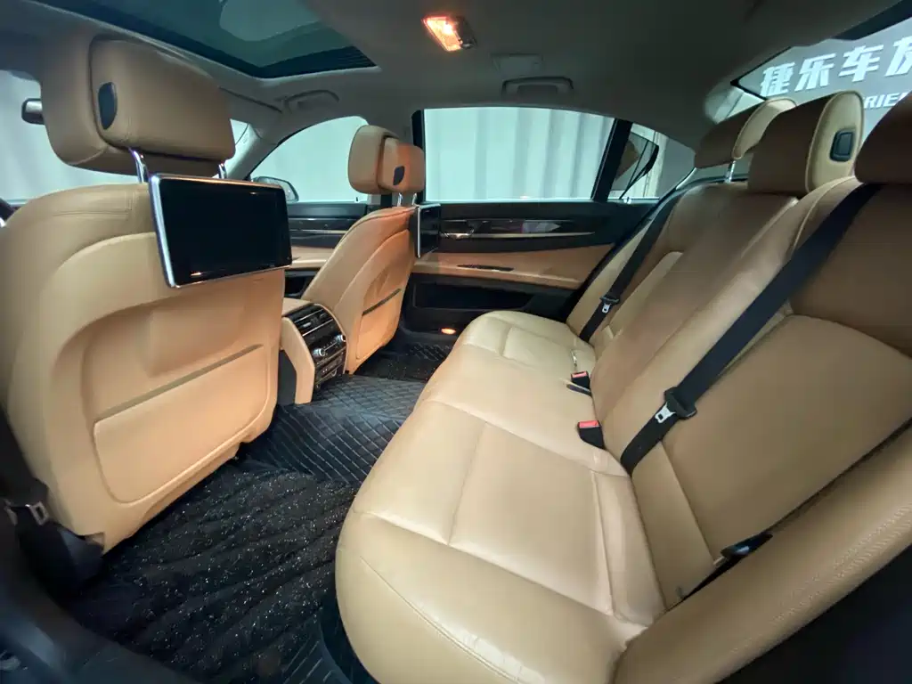 BMW 7 Series 2014 — фото 12