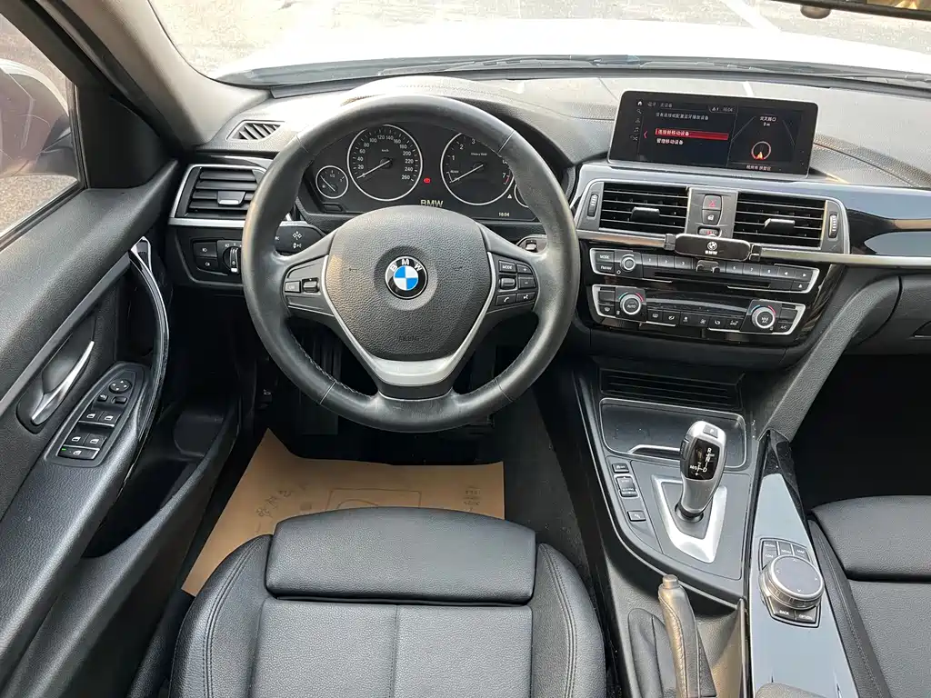 BMW 3 Series 2019 — фото 18