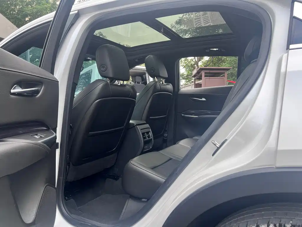 Cadillac XT4 2020 — фото 11