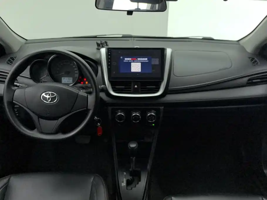 Toyota Yaris L 2018 — фото 12