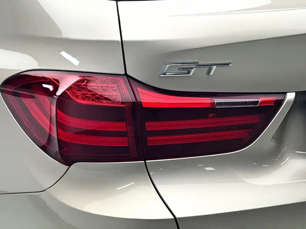 BMW 5 Series GT 2014 — фото 18