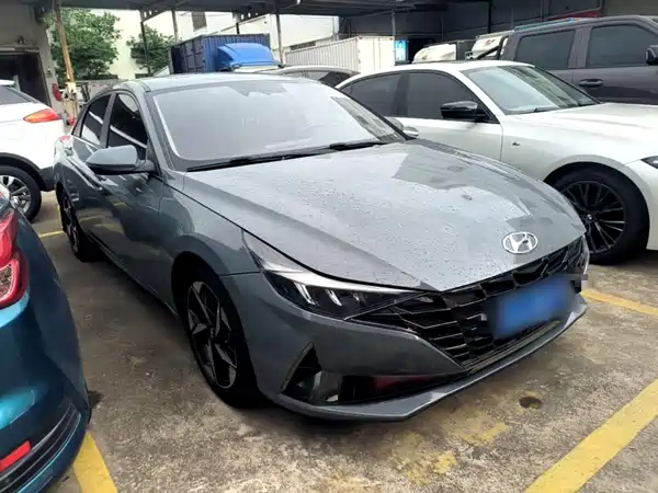 Hyundai Elantra 2022