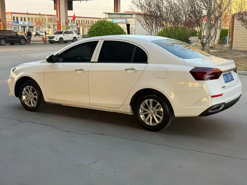 Geely Emgrand 2021