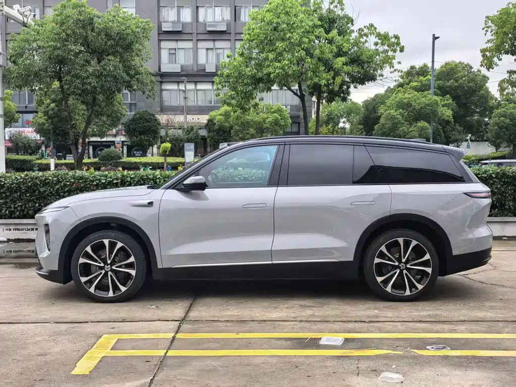 NIO ES8 2023