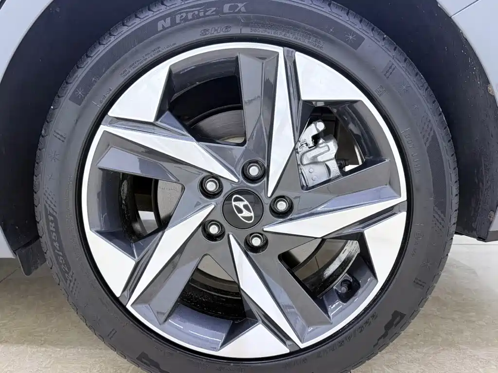 Hyundai Elantra 2023 — фото 24