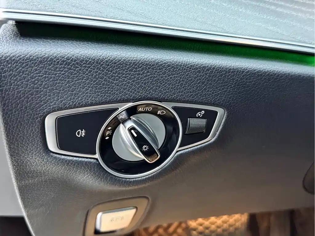 Mercedes-Benz E-Class 2022 — фото 13